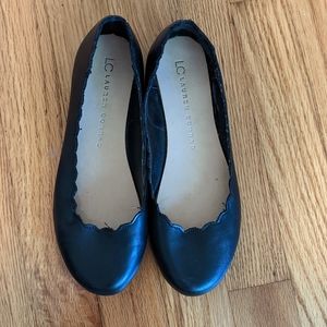 Scalloped edge black flats